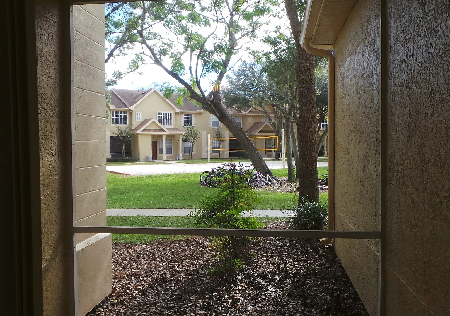First Floor 3/2 Condo in the Gated Crescent Place at Lake Lotus Community! — Photo 4