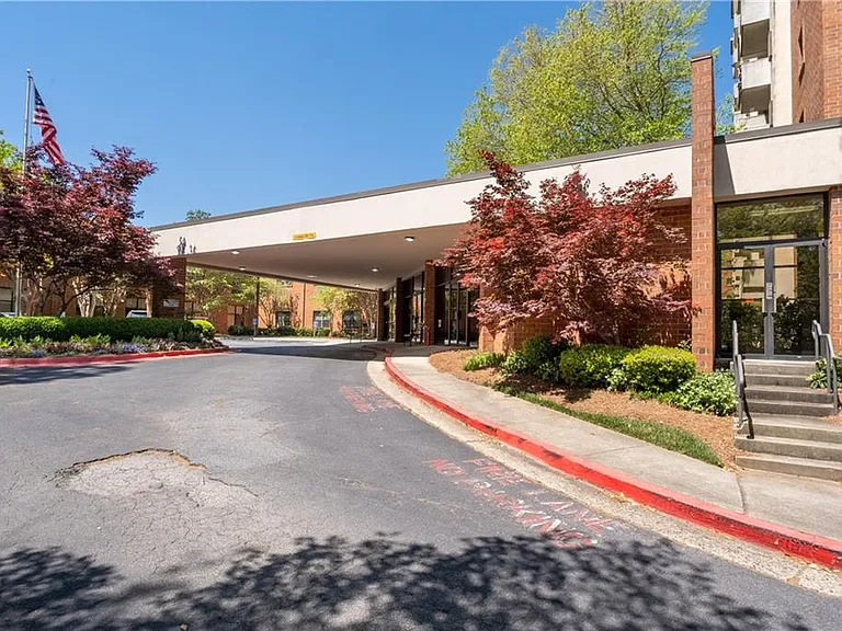 300 Johnson Ferry Rd #B915 — Photo 2