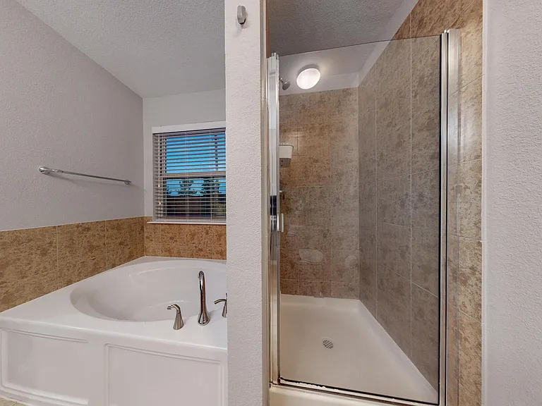 9412 Caliente Dr — Photo 33