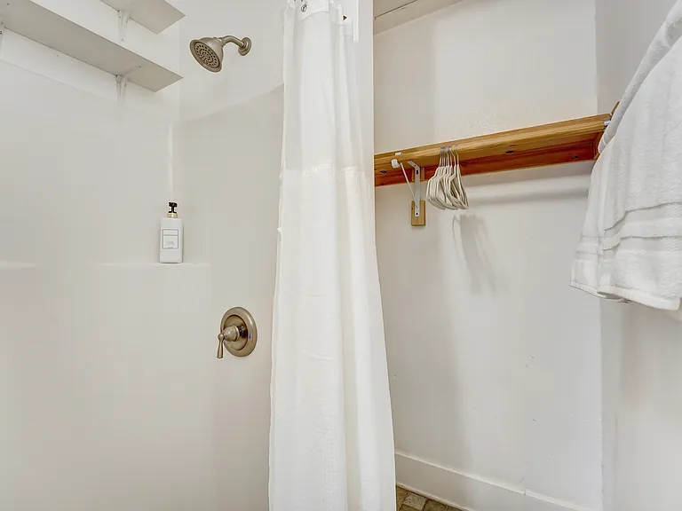 1187 N Mariposa Ave — Photo 16