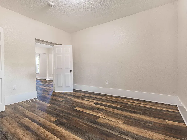 2120 Nelson St — Photo 8