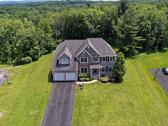 3rd image of 33 Crimson Cir