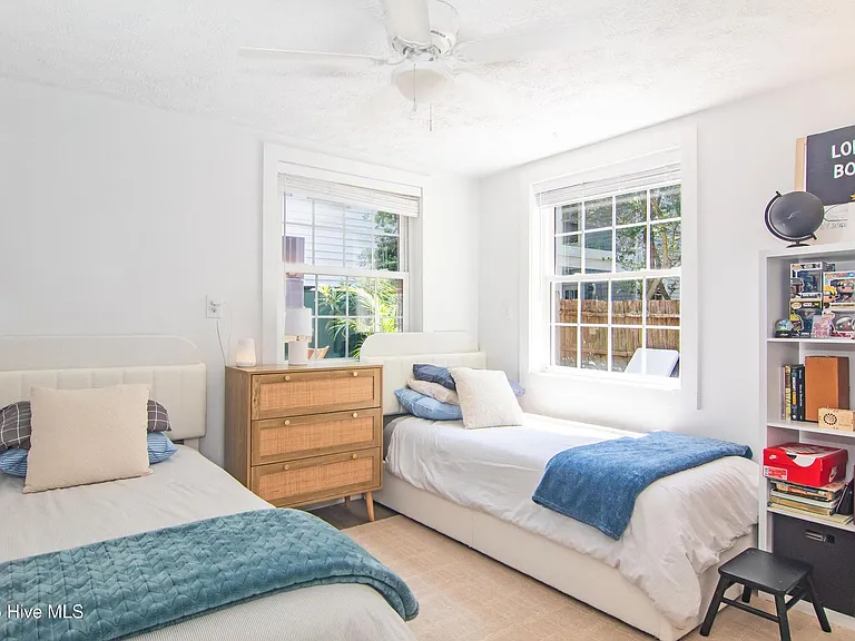 21 W Henderson St — Photo 35