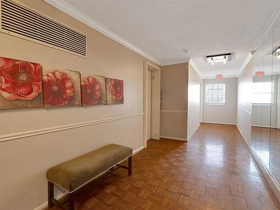 4th image of 10374 Chimney Rock Dr APT 22