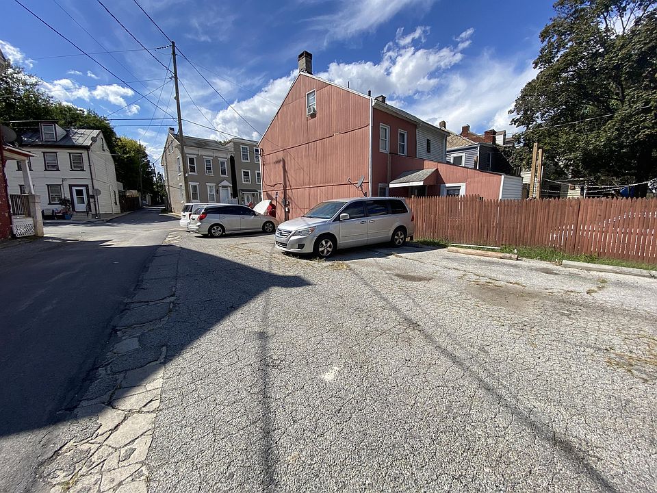 1st image of 213 N Pine St Space 1