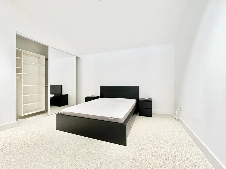 221 Clara St #10 — Photo 8