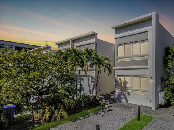 2461 NE 135th St, North Miami, FL 33181