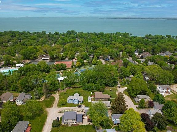 3rd image of 716 Plum Ave