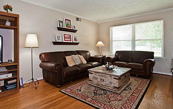 3rd image of 10664 Longmeadow Dr