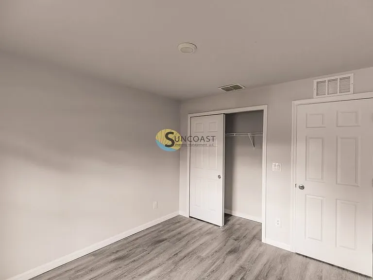378 Urbana St — Photo 9