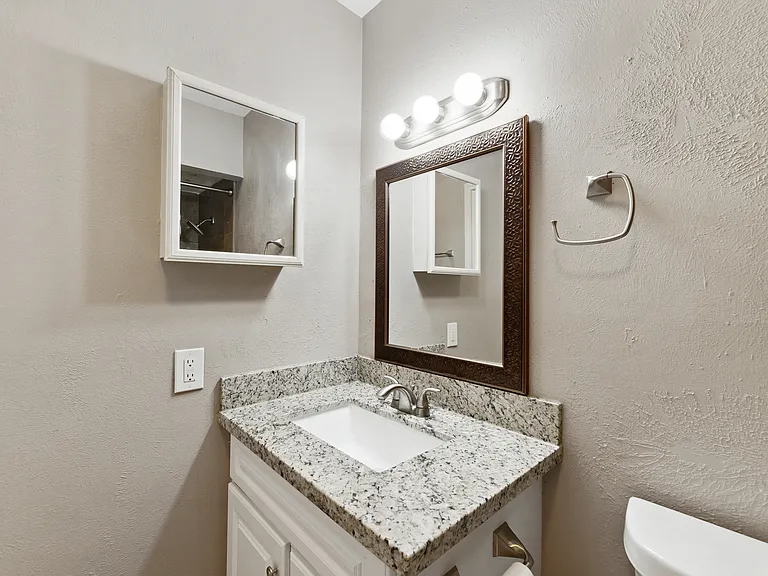 17615 Autumn Hills Dr — Photo 26