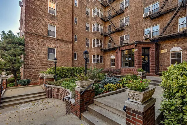 Sold by Fave Realty Inc | media 1