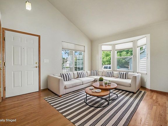 3rd image of 636 Mathews Cir