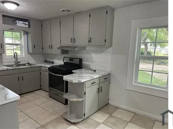 11 E 49th St N, Tulsa, OK 74126