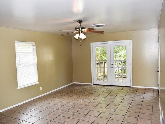 2nd image of 1126 Lake Dr