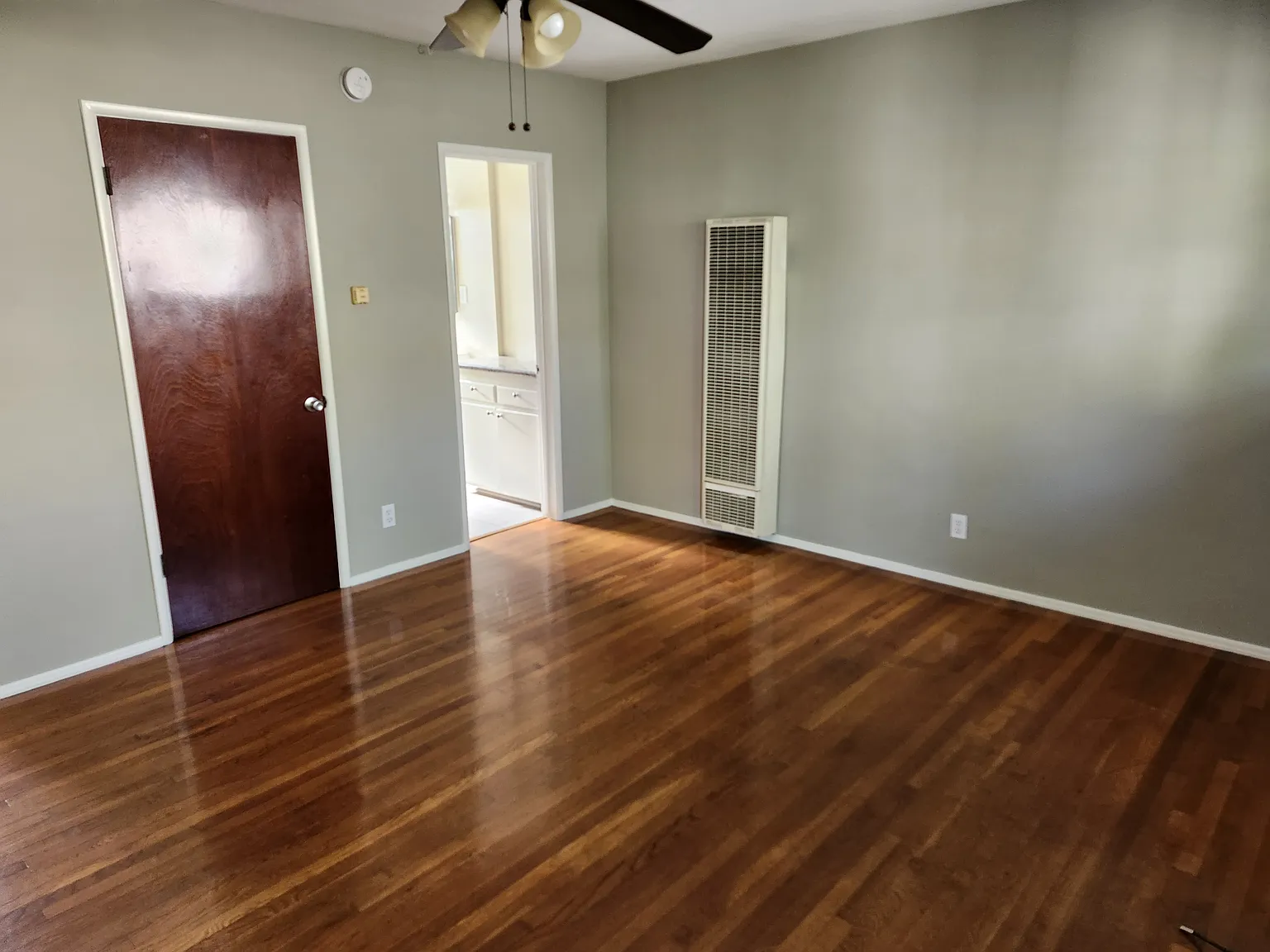 Studio, 400 sqft, $1,750 — Photo 4