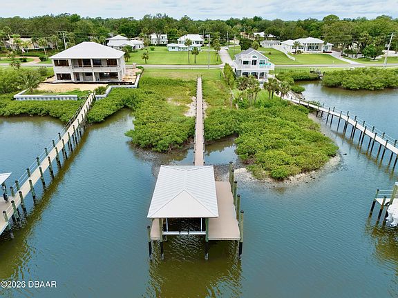 2nd image of 211 N Riverside Dr