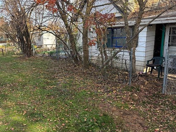 4th image of 360 W College St