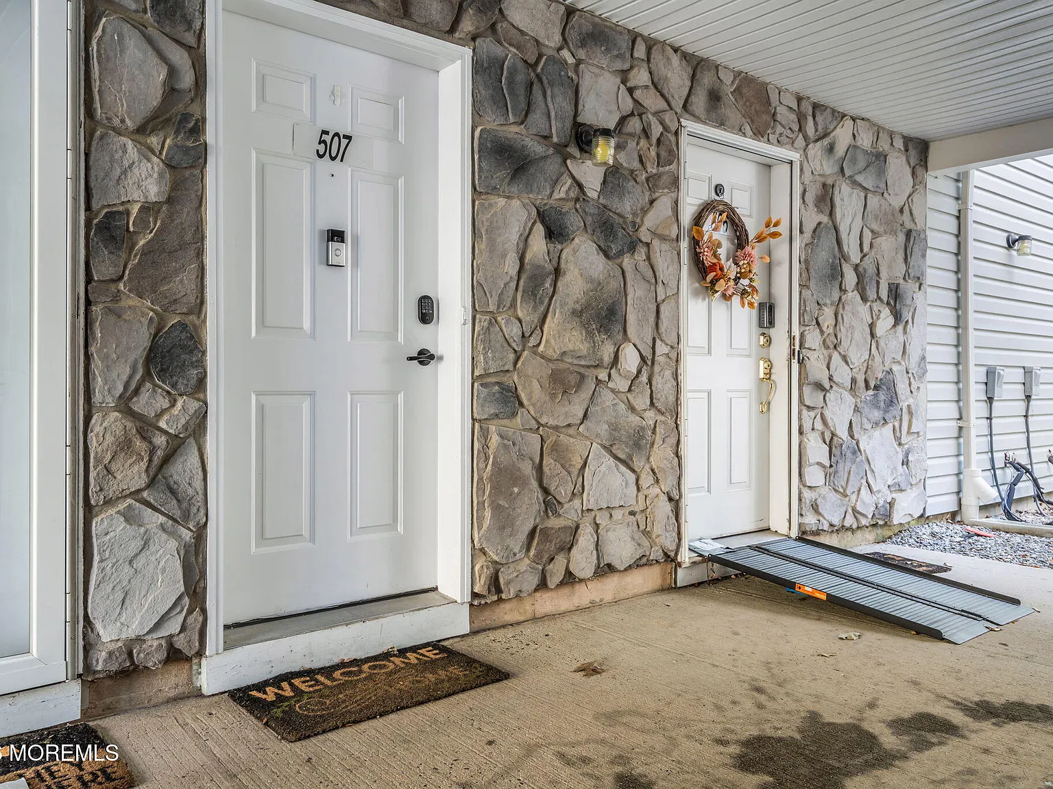 2 bed, 1.5 bath, 1409 sqft, $2,700 — Photo 3