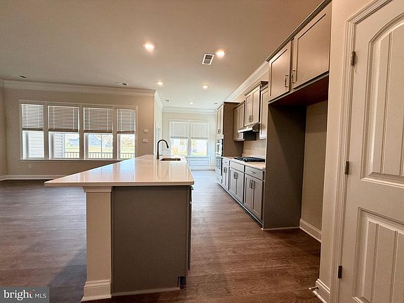3rd image of 24818 Waterford Ln