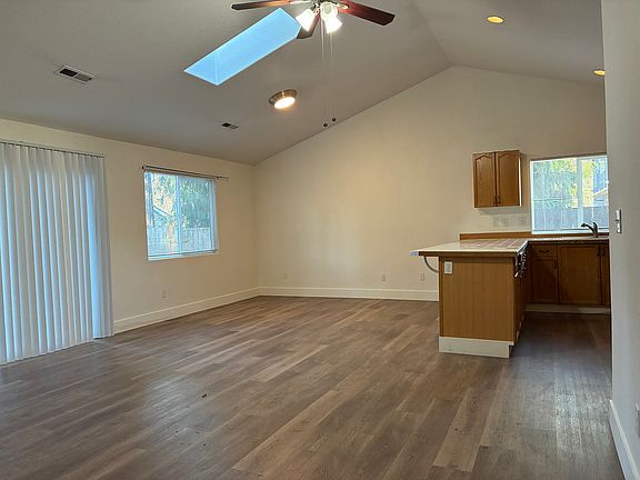 4th image of 368 NW Sadie Ct
