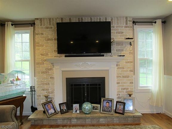 5th image of 11 Hemlock Dr