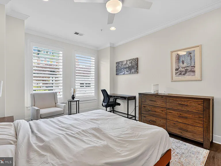 619 E Custis Ave — Photo 22