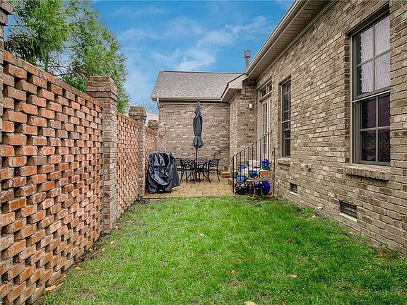 2nd image of 18 Blakeney Pl