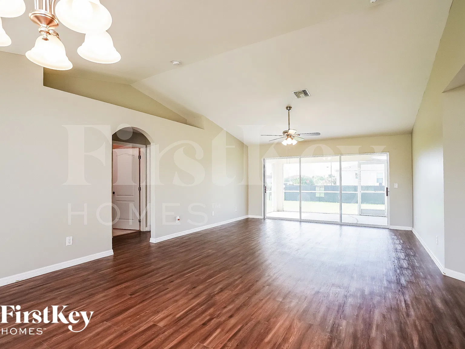 3 bed, 2.0 bath, 1408 sqft, $1,805 — Photo 3