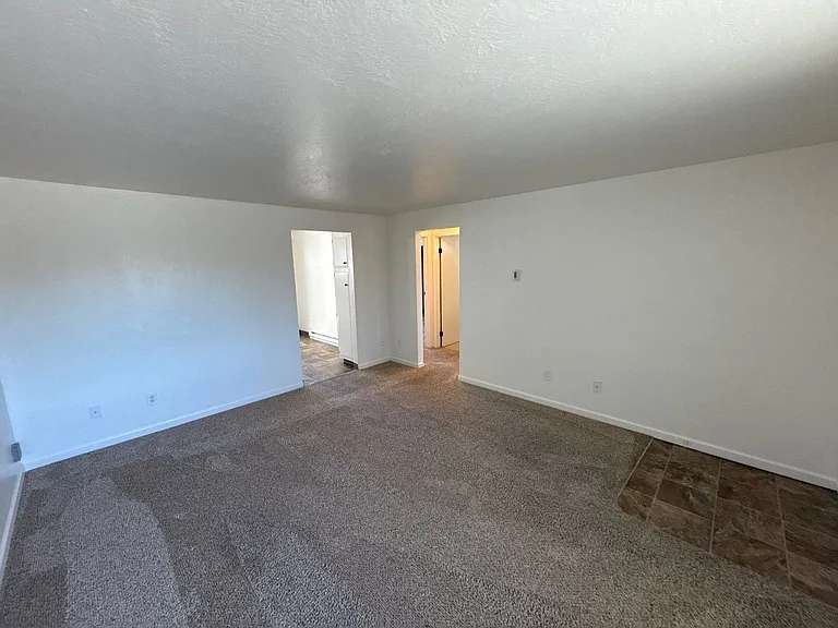926 SE Uglow Ave #3 — Photo 3