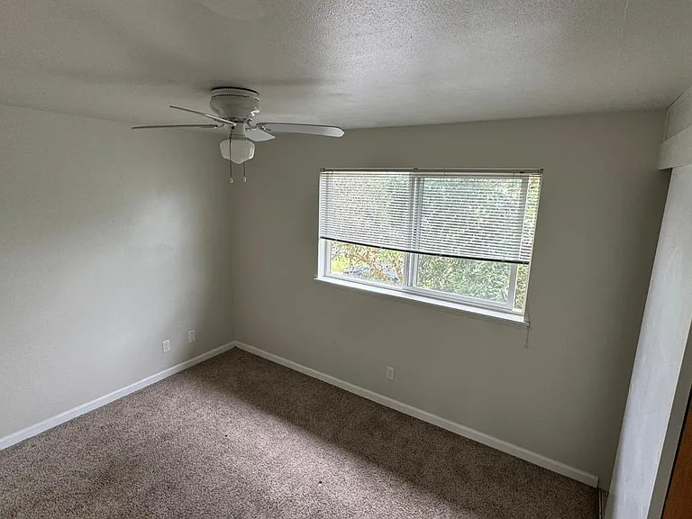 355 SW 10th St — Photo 8
