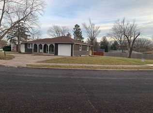 3026 W Larchmont Ln, Peoria, IL 61615