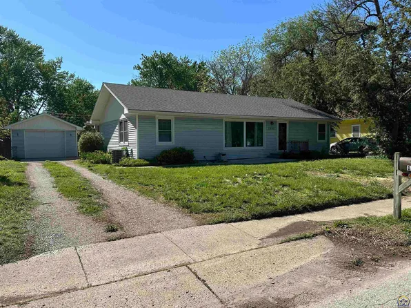 1031 Peyton St, Emporia, KS 66801