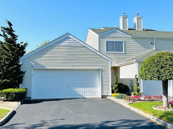 199 Gothic Circle #199, Manorville, NY 11949