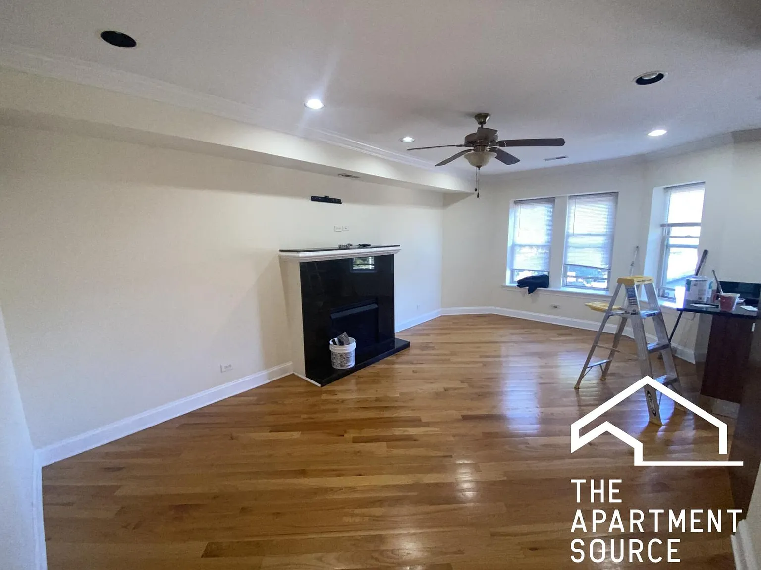 6947 N Oakley Ave — Photo 3