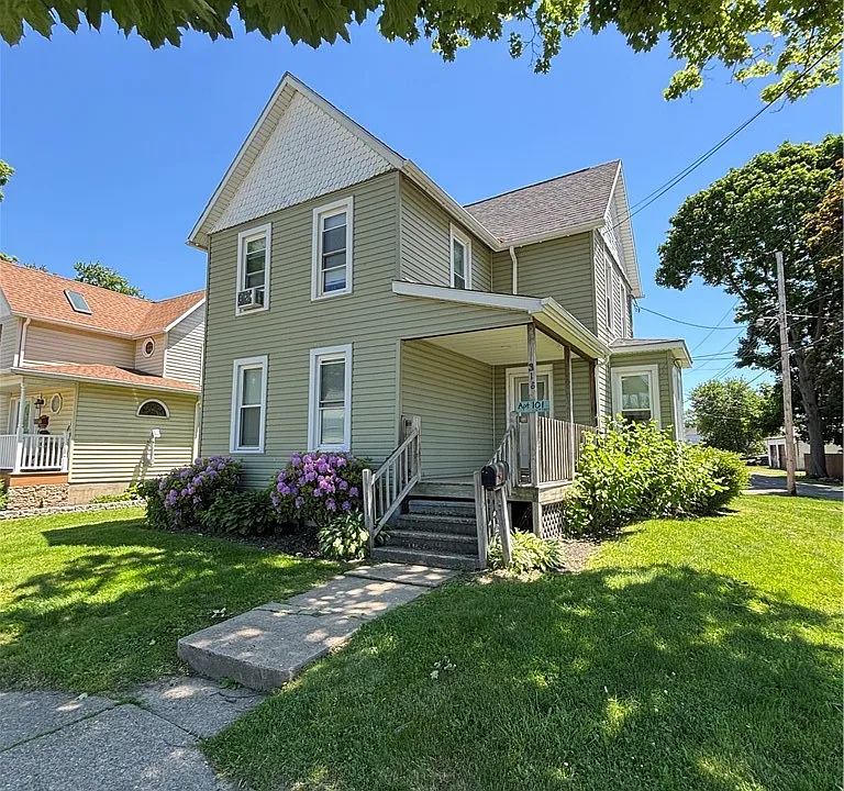318 Bronson St