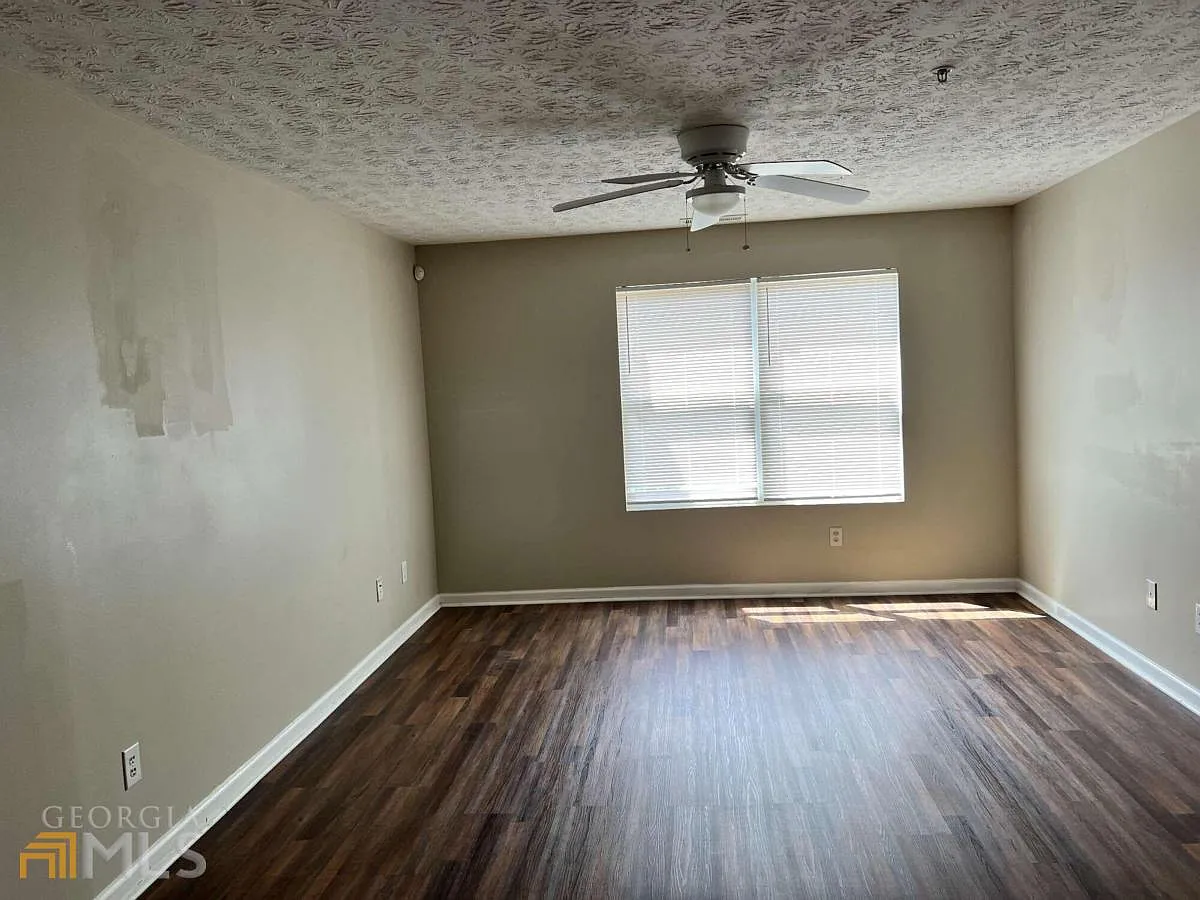 3 bed, 1292 sqft, $1,450 — Photo 4