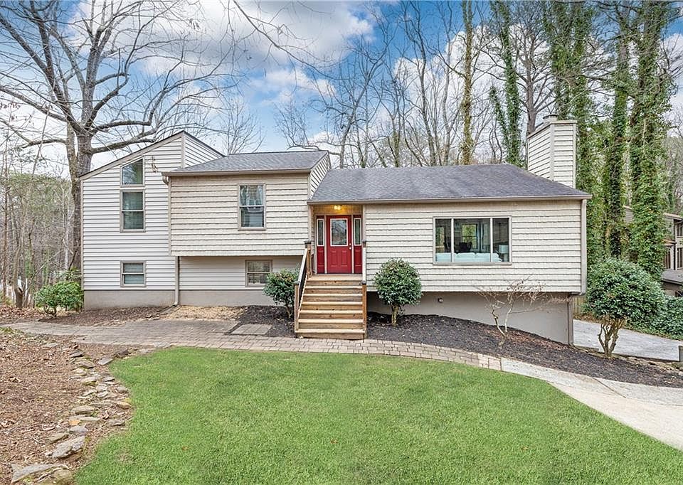 1st image of 696 Willow Mill Ct