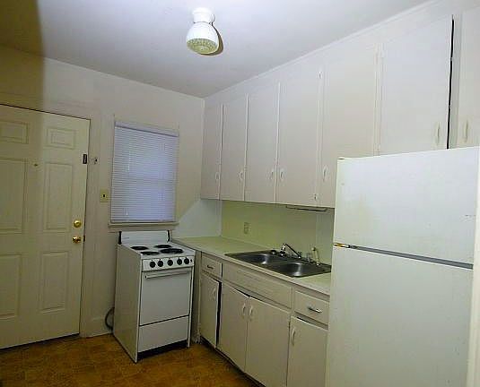 3rd image of 813B E Walnut St