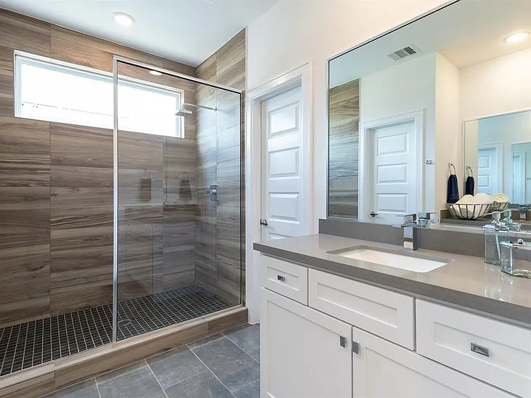 310 Jensen Dr — Photo 14