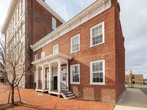 900 Saint James St #904