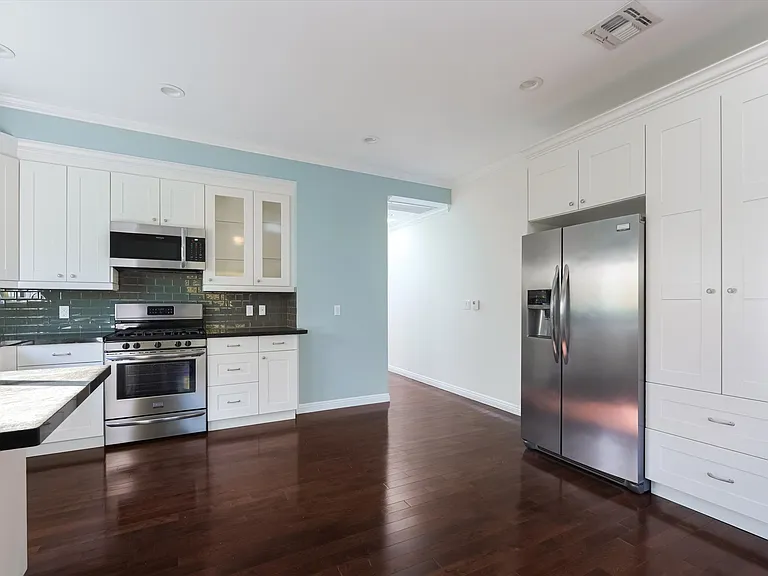 809 N La Jolla Ave — Photo 16
