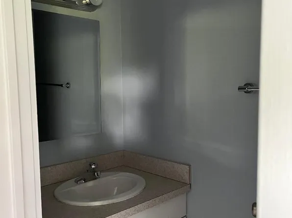 13 Crestview Ln Unit 12, Vernon Hills, IL 60061