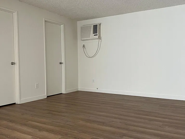 14109 Delano St #5 — Photo 13