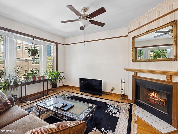3rd image of 5350 N Kenmore Ave #3