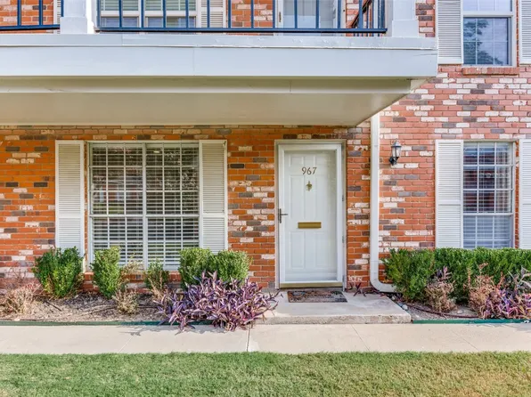 967 Roaring Springs Rd, Fort Worth, TX 76114