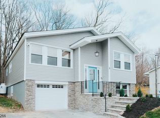 8 Smokerise Rd, Hopatcong, NJ 07843