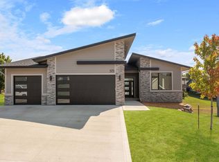 375 NE 78th Ct, Pleasant Hill, IA 50327