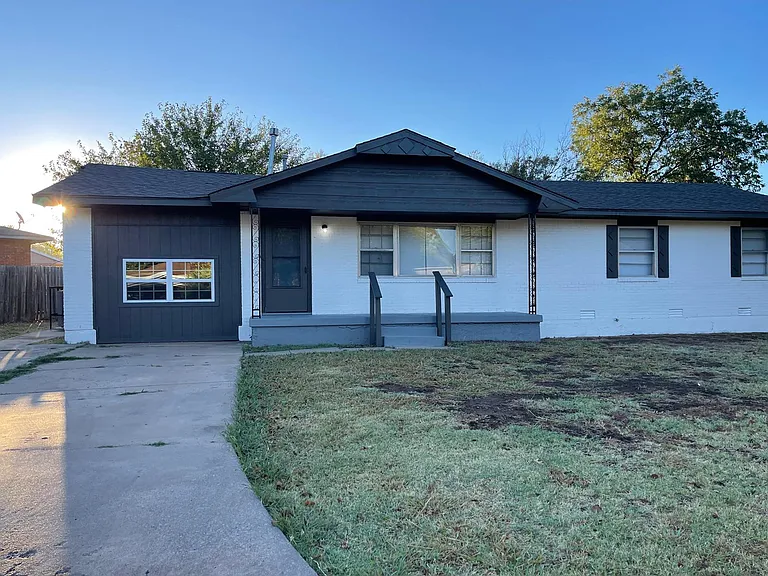 3828 NW Ferris Ave — Photo 5