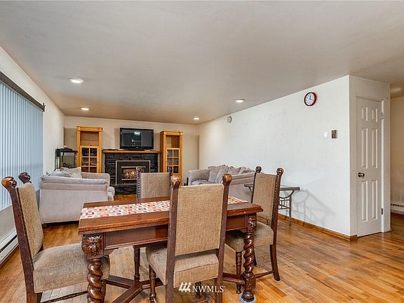 5th image of 626 NE Harvest Dr